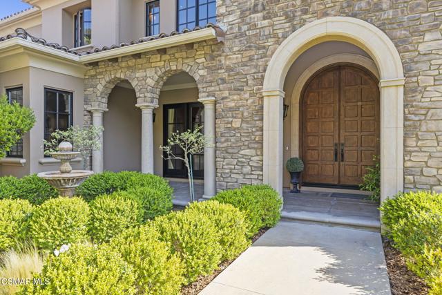 82 Queens Garden Drive, Thousand Oaks CA: https://media.crmls.org/mediaz/9202dfc9-6fb6-4e15-8e29-58d71e7dc56a.jpg