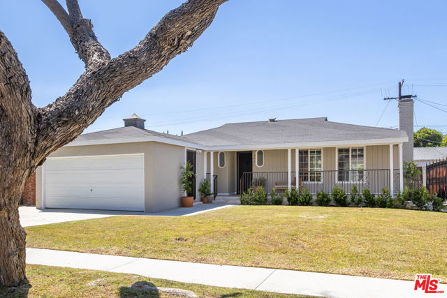 3921 S Victoria Avenue, Los Angeles CA: https://media.crmls.org/mediaz/9202e3af-4de2-4d28-856a-6275ac8b60a6.jpg