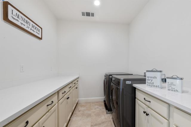 7152 Aubrey Way, Dublin CA: https://media.crmls.org/mediaz/92034bac-d910-4737-8f13-e844f39e3dae.jpg