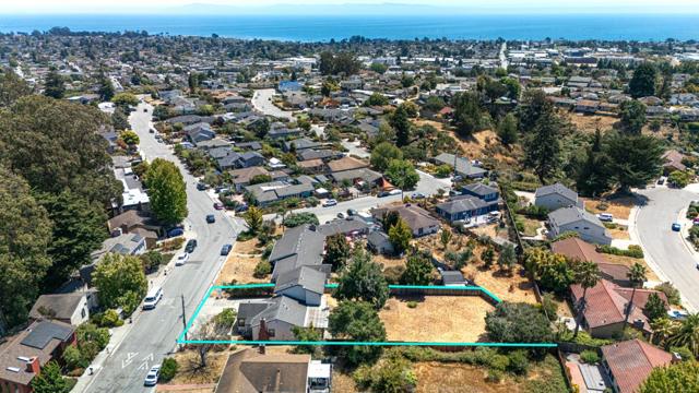 411 Alta Vista Dr, Santa Cruz CA: https://media.crmls.org/mediaz/9203b739-2b3b-44c5-946d-3be94fcd13df.jpg