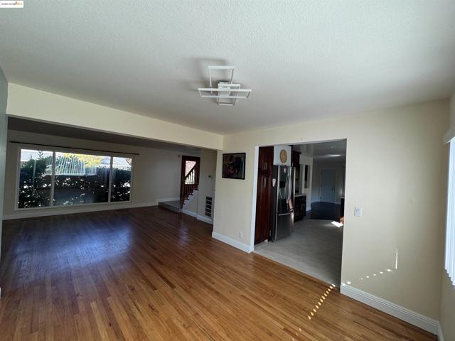 8 Juniper Way, Moraga CA: https://media.crmls.org/mediaz/920496ca-0695-43fc-8657-8ce9cc9f22ce.jpg