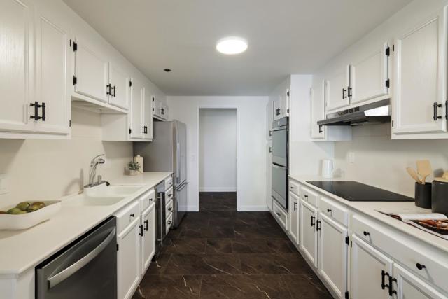 110 Park Road, Burlingame CA: https://media.crmls.org/mediaz/9204b725-7321-41dd-83e1-3d835301982e.jpg