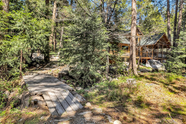 26299 Tahquitz Drive, Idyllwild CA: https://media.crmls.org/mediaz/9204cc3d-8a51-44f7-911f-69a034deeef2.jpg