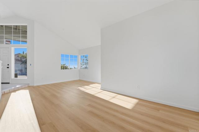 Detail Gallery Image 9 of 52 For 14493 Corte Lampara, San Diego,  CA 92129 - 3 Beds | 2/1 Baths