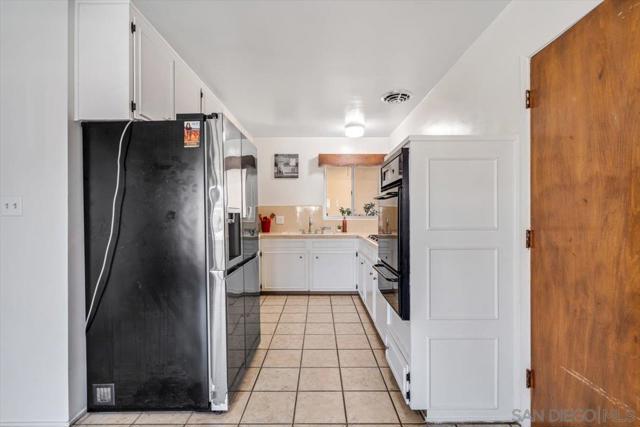 632 Sandalwood Dr, El Cajon CA: https://media.crmls.org/mediaz/92057936-eeb8-4653-a636-ed6c9349a32e.jpg