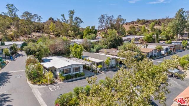 23777 Mulholland Highway, Calabasas CA: https://media.crmls.org/mediaz/9205c295-a285-44b7-890e-07c0c9d64f0b.jpg