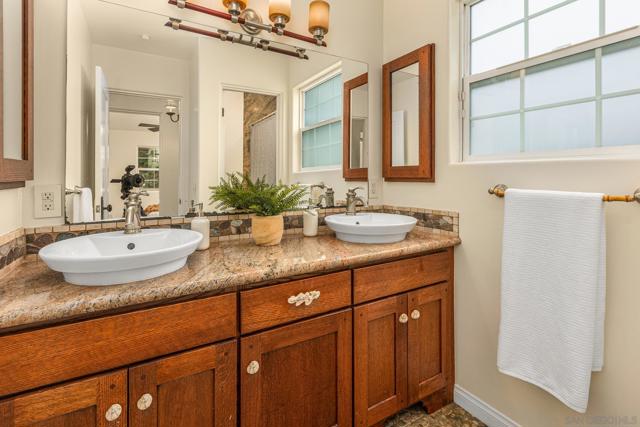 7940 La Jolla Shores Dr, La Jolla CA: https://media.crmls.org/mediaz/920680f9-496e-46b6-a41c-4f02471f9eb2.jpg