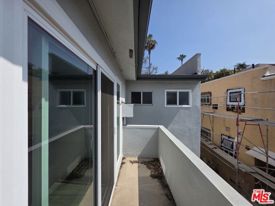 https://media.crmls.org/mediaz/92068c51-5e91-4729-9125-77a4ca0c7984.jpg?preset=X-Large