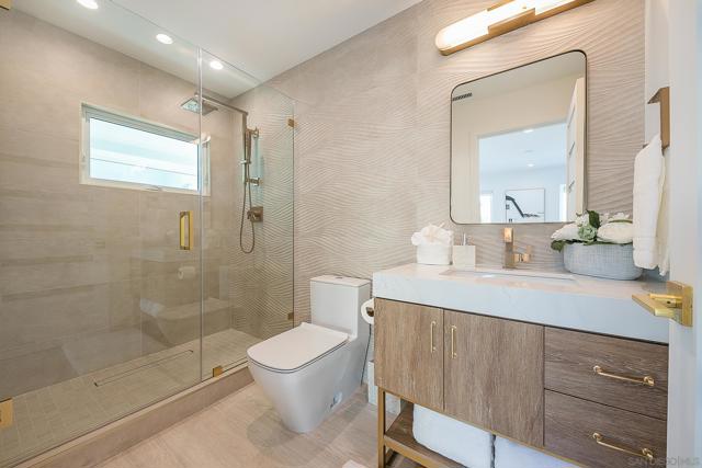 303 Sea Lane, La Jolla CA: https://media.crmls.org/mediaz/92072394-f830-45d7-91bb-912c8f6856c1.jpg