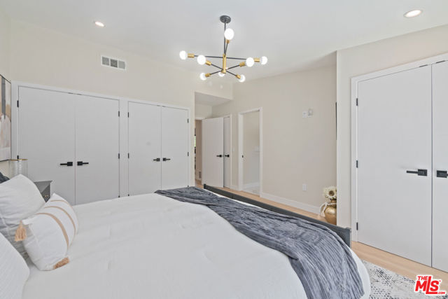 23442 Burbank Boulevard, Woodland Hills CA: https://media.crmls.org/mediaz/920730d8-b303-4e98-a6d7-843bc0dd6afe.jpg