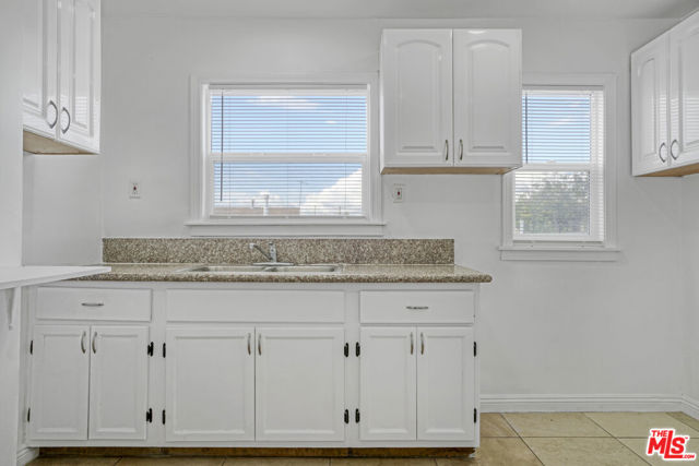 120 N Avenue 25, Los Angeles CA: https://media.crmls.org/mediaz/92079510-97d9-4d23-9742-f91a0dfc807a.jpg