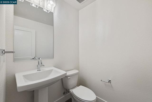 8121 Vessel Way, Sacramento CA: https://media.crmls.org/mediaz/9207a45e-732e-4bf2-9f9b-fef61cb97978.jpg