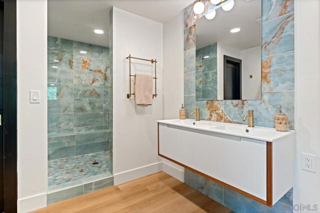 4911 Beaumont Dr, La Mesa CA: https://media.crmls.org/mediaz/9207ffbd-29d8-4973-b28d-983da268a5f0.jpg