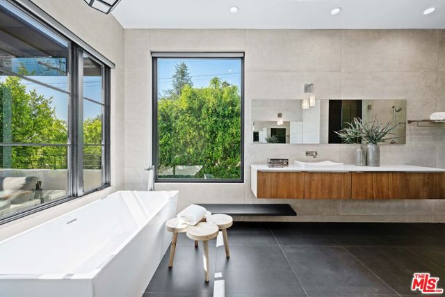741 N Vista Street, Los Angeles CA: https://media.crmls.org/mediaz/92080f0d-8db3-48f5-8dcf-035b7b3e762d.jpg
