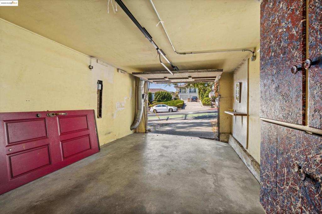 https://media.crmls.org/mediaz/92083ad6-1364-4edc-aeec-205c0d880d03.jpg?preset=X-Large