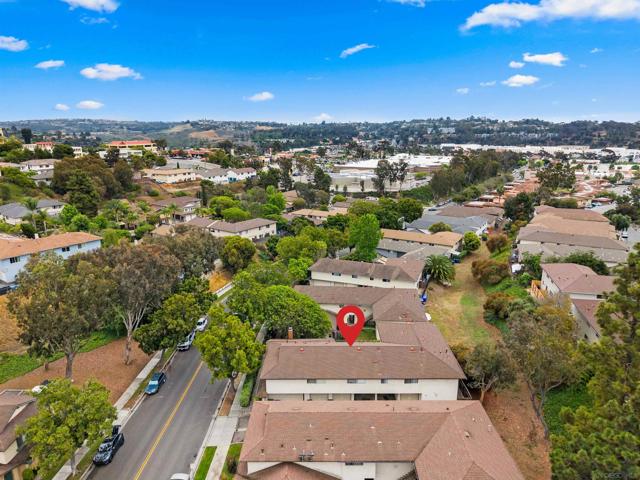 2139 Via Esmarca, Oceanside CA: https://media.crmls.org/mediaz/92084dfd-416d-4f2b-91b5-3c562326081c.jpg