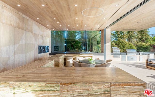 11870 Ellice Street, Malibu CA: https://media.crmls.org/mediaz/920919a9-a0bc-4718-8f2a-2f9b8b360792.jpg