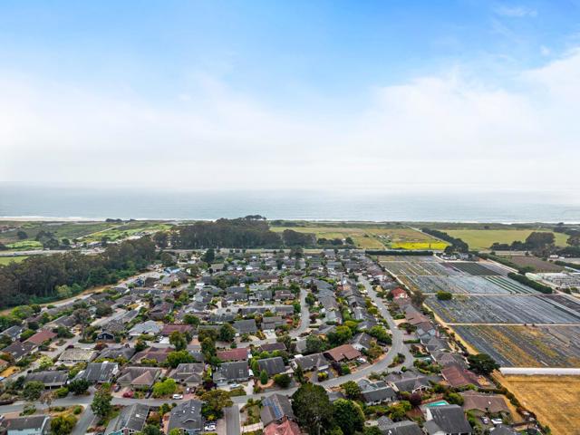 1 Le Havre Place, Half Moon Bay CA: https://media.crmls.org/mediaz/92095200-fca0-470c-9739-d45a3e276df1.jpg