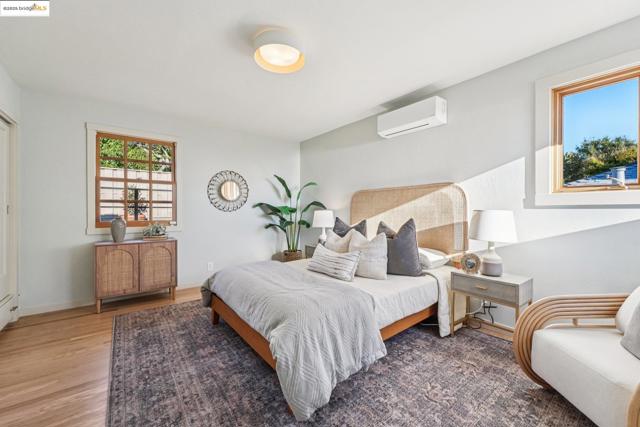 19 Highland Blvd, Kensington CA: https://media.crmls.org/mediaz/920958dd-196b-4ec4-b05c-0f230e1a5d23.jpg