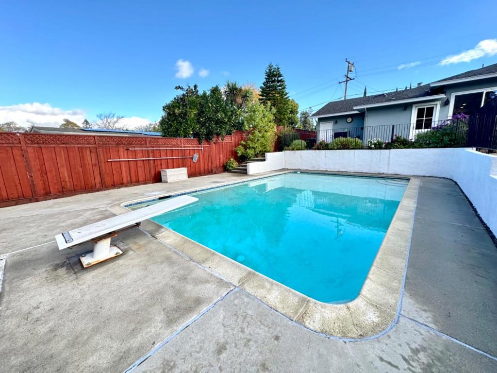 92098726 26C3 4792 Aad7 Aa02Ce415A3F 18511 Montpere Way, Saratoga, Ca 95070 &Lt;Span Style='BackgroundColor:transparent;Padding:0Px;'&Gt; &Lt;Small&Gt; &Lt;I&Gt; &Lt;/I&Gt; &Lt;/Small&Gt;&Lt;/Span&Gt;