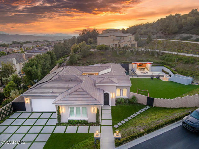 6981 Shadow Wood Drive, Moorpark CA: https://media.crmls.org/mediaz/9209af73-d27c-405a-9c1d-f55e44abf7b2.jpg