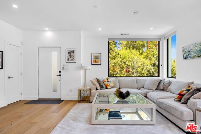 4841 Minden Place, Los Angeles CA: https://media.crmls.org/mediaz/920a0413-a345-4f4f-a2f3-f09c8eca89e8.jpg