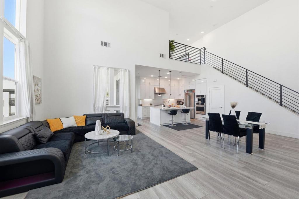 1748 Kilowatt Way #401