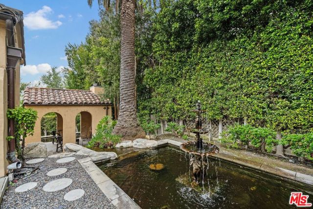 4320 Cedarhurst Circle, Los Angeles CA: https://media.crmls.org/mediaz/920a78d0-3124-42ad-860a-fd6d5c4d5f59.jpg