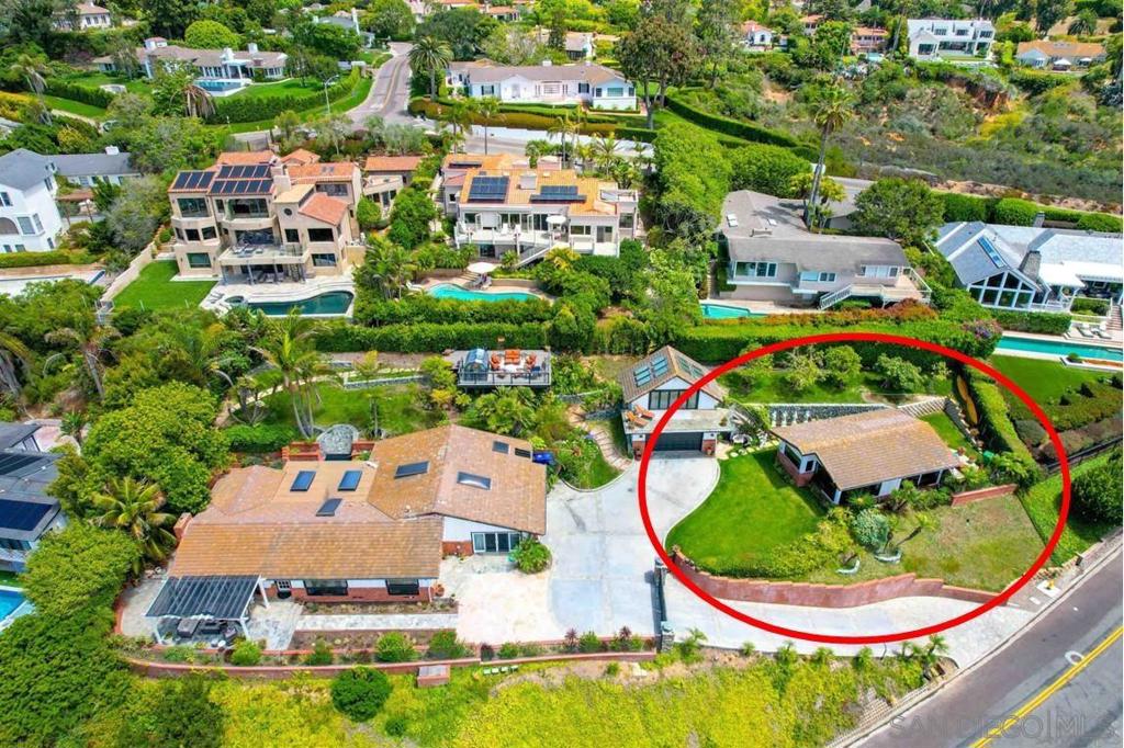 6435 El Camino Del Teatro