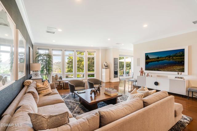 2366 Heatherbank Court, Lake Sherwood CA: https://media.crmls.org/mediaz/920ae877-8b9e-48d7-8063-df4a8b50cb7e.jpg