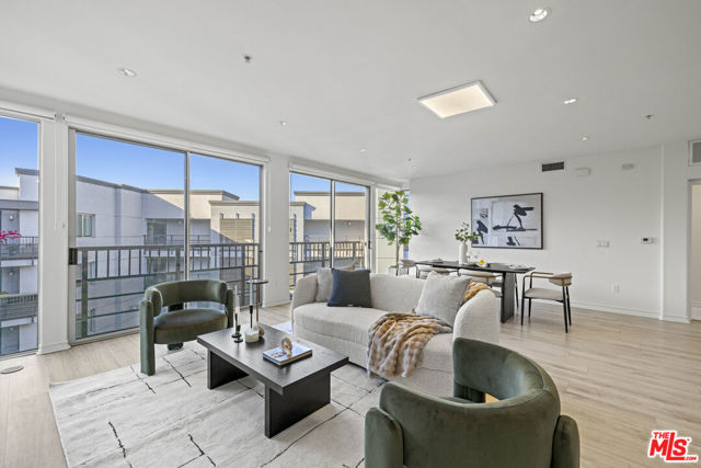 629 Traction Avenue, Los Angeles CA: https://media.crmls.org/mediaz/920b069b-5ec6-41ca-aec9-5ab954bb4a6e.jpg