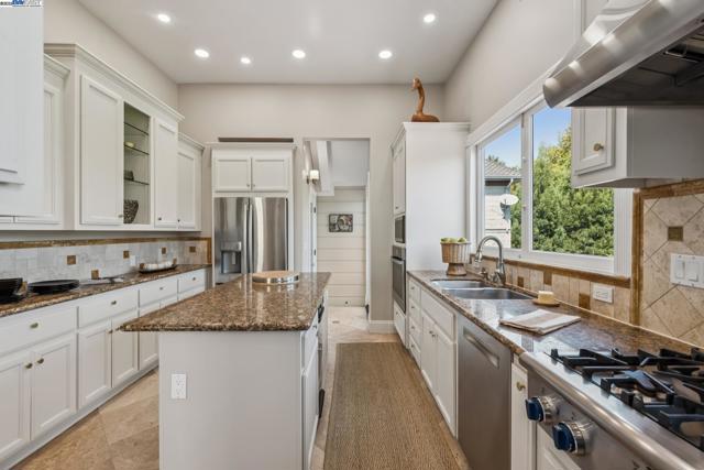 Image 12 of 52 For 2061 Buena Vista Ave.