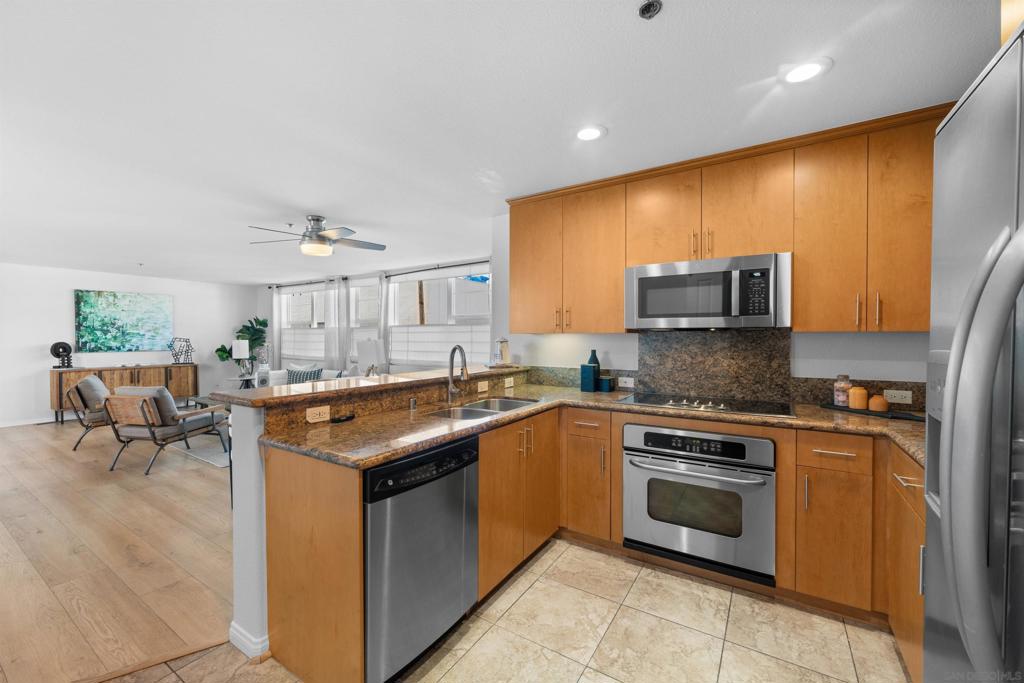 924 Hornblend St - photo 14