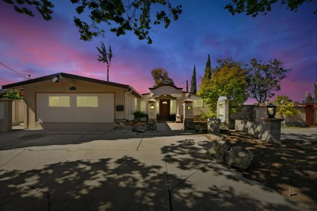 1199 Blazingwood Drive, Sunnyvale CA: https://media.crmls.org/mediaz/920b19c8-512c-4677-afb2-6933e0185728.jpg