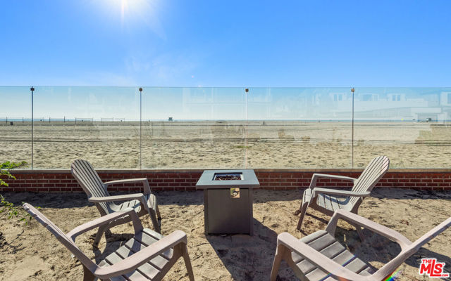605 Palisades Beach Road, Santa Monica CA: https://media.crmls.org/mediaz/920d5e49-668a-4afd-b46e-060dfda61236.jpg