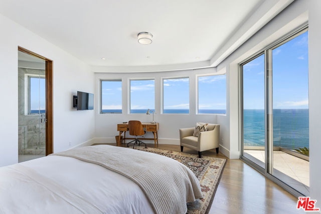 200 ARNO Way, Pacific Palisades CA: https://media.crmls.org/mediaz/920d8b29-32fb-45e9-be4f-bd6f60ac1e77.jpg