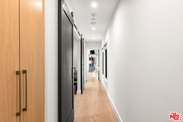 4961 Noeline Avenue, Encino CA: https://media.crmls.org/mediaz/920de29d-ce9b-44b5-a412-4bf76ddb3519.jpg