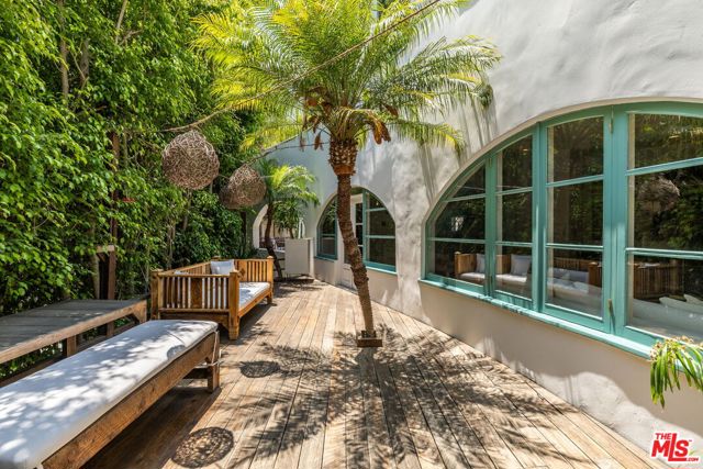8249 Marmont Lane, Los Angeles CA: https://media.crmls.org/mediaz/920e3f53-ef81-4502-b48b-77760aa5f8df.jpg