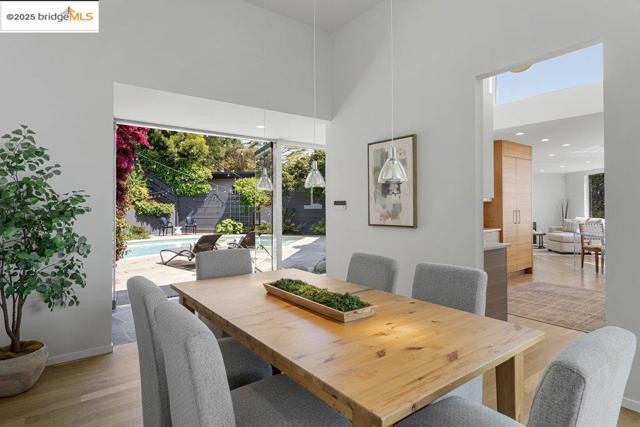 8715 Don Carol Drive, El Cerrito CA: https://media.crmls.org/mediaz/920e708f-f040-45b8-945d-ba34e07d4130.jpg
