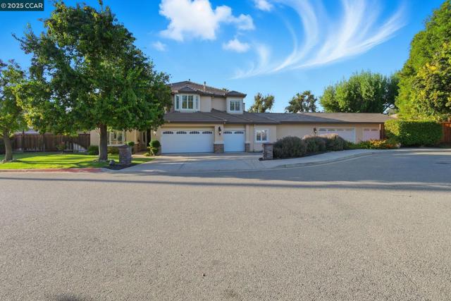 1975 Holly Creek Pl, Concord CA: https://media.crmls.org/mediaz/920eb01c-3e1c-42ee-9cc5-b94efefa7e8e.jpg