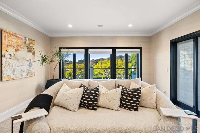 2516 Ruette Nicole, La Jolla CA: https://media.crmls.org/mediaz/920ed312-b7c8-4b37-94b1-4fece59ad357.jpg