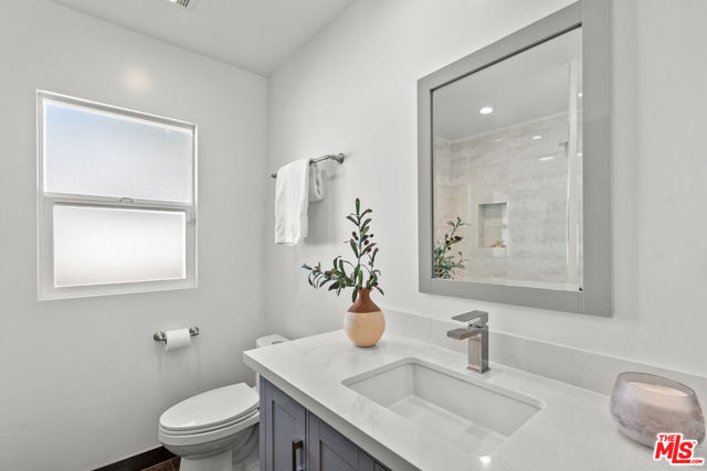 16820 Mccormick Street, Encino CA: https://media.crmls.org/mediaz/920f36c5-1e2b-446e-8ea0-e6220a3e05b1.jpg