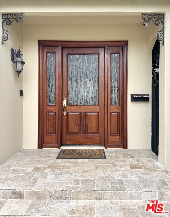 458 S Clark Drive, Beverly Hills CA: https://media.crmls.org/mediaz/920f8ea7-5f19-40a8-a6ed-496146901f7d.jpg