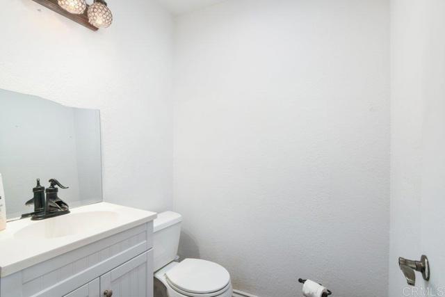 1736 Bellington Lane, Fallbrook CA: https://media.crmls.org/mediaz/920fb08e-473c-40e5-b560-0680a10d08ee.jpg