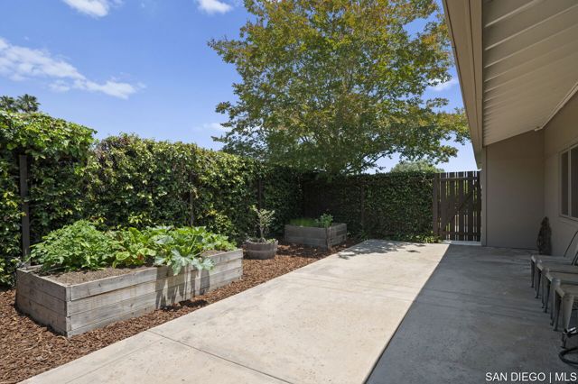 5931 Citadel CIR, La Jolla CA: https://media.crmls.org/mediaz/920ff0eb-3db1-4d25-a2ab-2bdfcb91131d.jpg