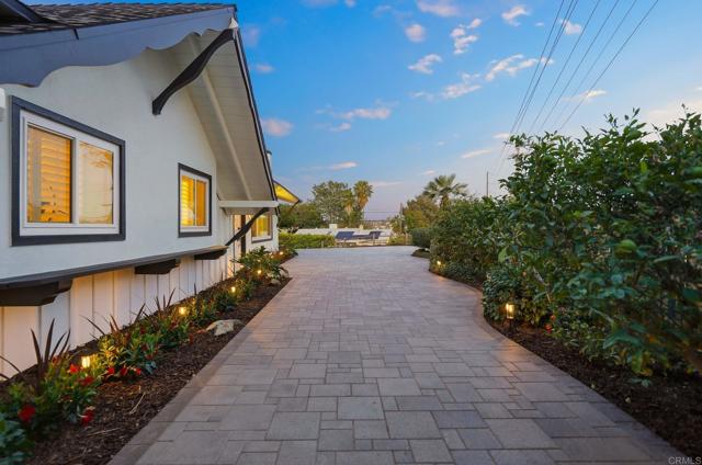 Detail Gallery Image 12 of 69 For 323 Glencrest Dr, Solana Beach,  CA 92075 - 3 Beds | 2 Baths