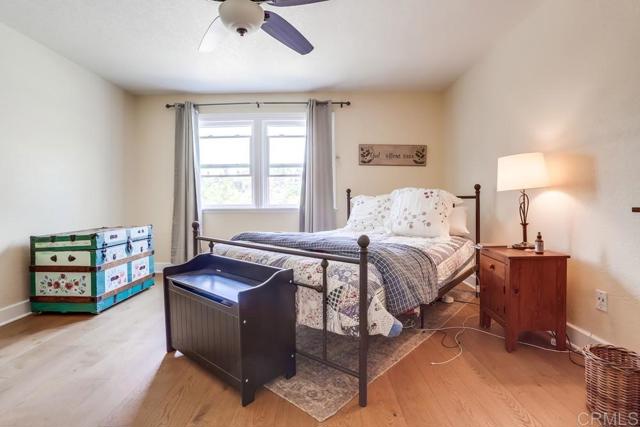 906 Gretna Green Way, Escondido CA: https://media.crmls.org/mediaz/921041d1-2d5c-4a64-9376-93a5a53dca2a.jpg