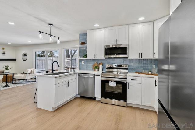 8313 Carlton Oaks Dr, Santee CA: https://media.crmls.org/mediaz/9210eb87-38e0-4154-9beb-2faa6e433a47.jpg