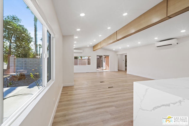 35211 Bandana Circle, Thousand Palms CA: https://media.crmls.org/mediaz/92110402-67f6-4b5b-87c5-7043d3ad0639.jpg
