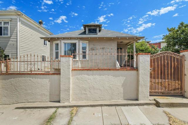 Detail Gallery Image 4 of 36 For 1728 National Ave, San Diego,  CA 92113 - 3 Beds | 2 Baths